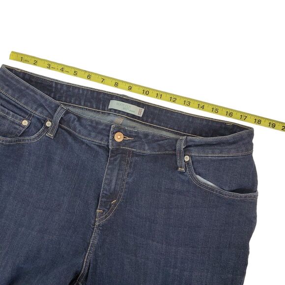 LEVI'S 580 Jeans Womens 18 Blue Boot Cut Denim Outdoor Plus Size Casual - Picture 3 of 7